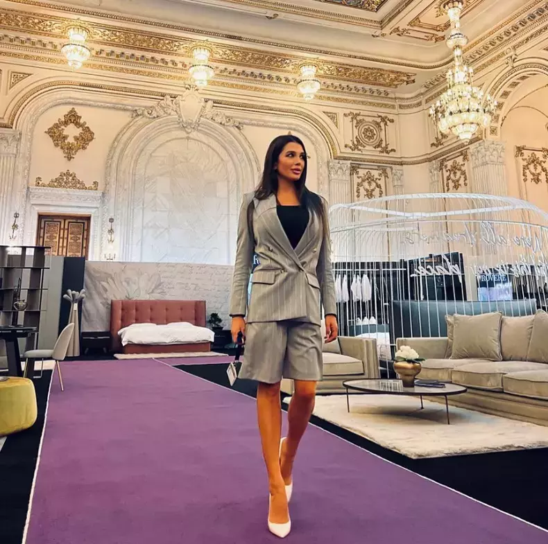 elena-basescu-in-parlament-1