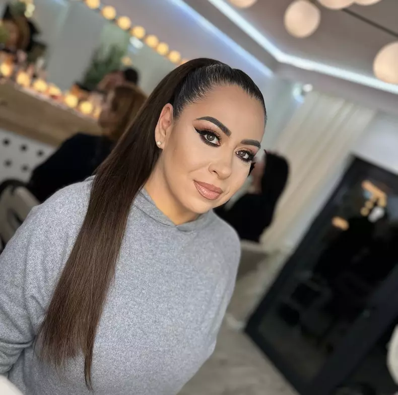 e-mai-slaba-decat-raluca-badulescu-asta-se-numeste-escrocherie-oana-roman-o-da-in-judecata-pe-vica-blochina-dupa-ce-a-acuzat-o-ca-si-modifica-pozele-sa-fiu-despagubita-moral-si-material-3_36212000