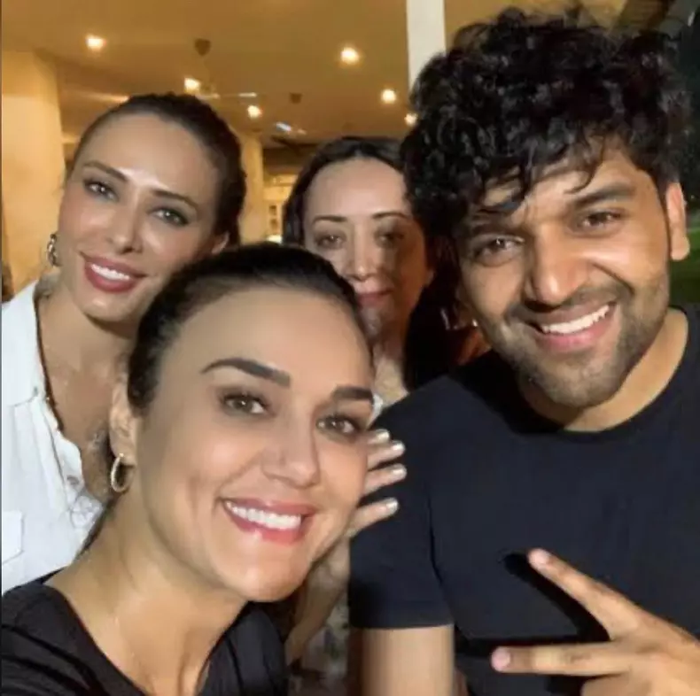 Iulia Vantur si actorii din India