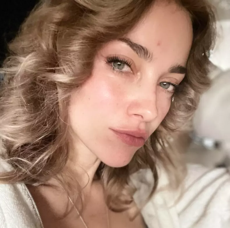 femeie-batuta-parc-15