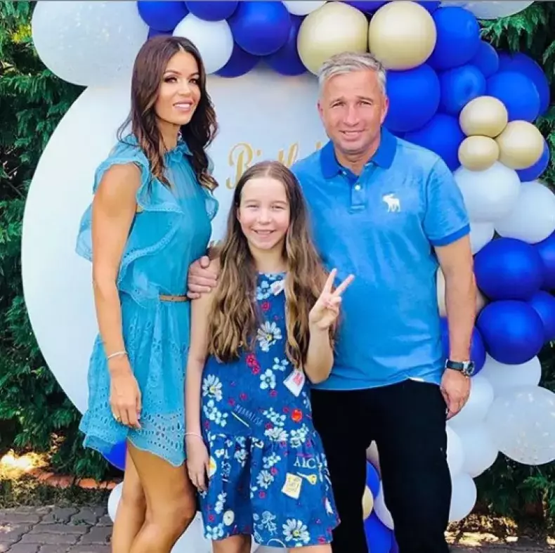 adriana-petrescu-dan-petrescu-si-fiica-lor-jennifer