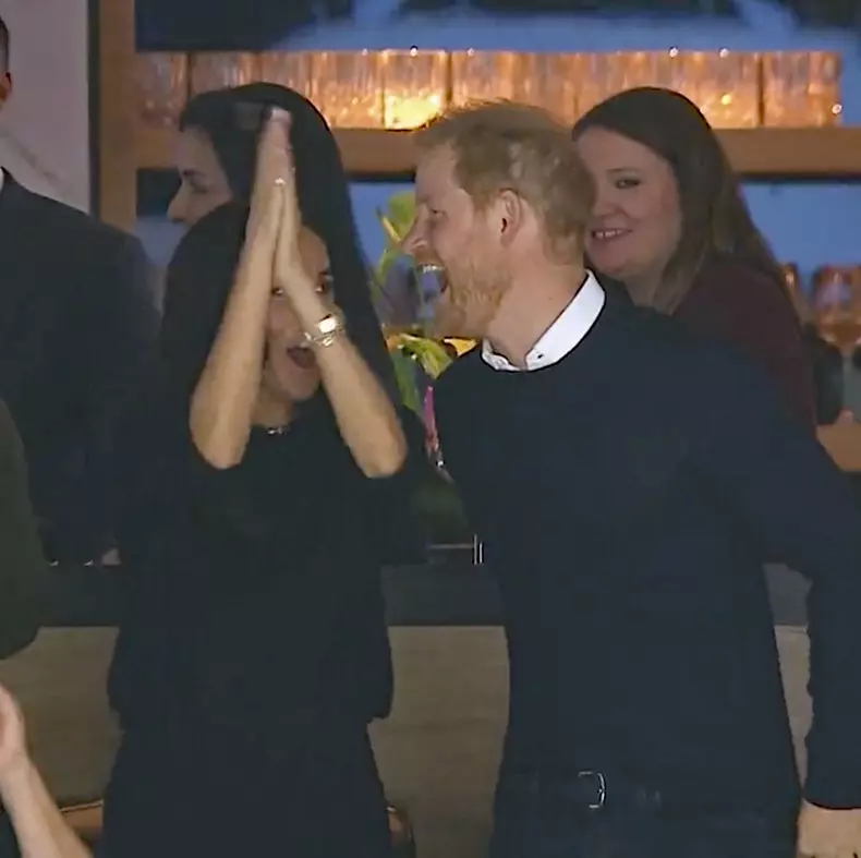 Le prince Harry, duc de Sussex et Meghan Markle, duchesse de Sussex, assistent au match de hockey des Canucks de Vancouver