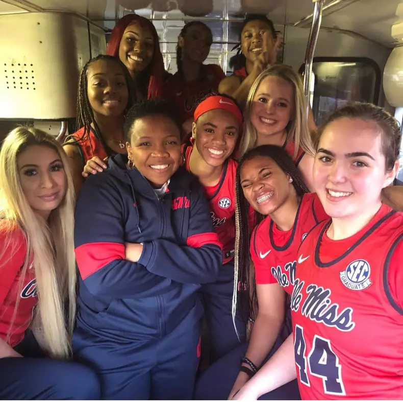 Sarah Dumitrescu joacă baschet de performanță în America