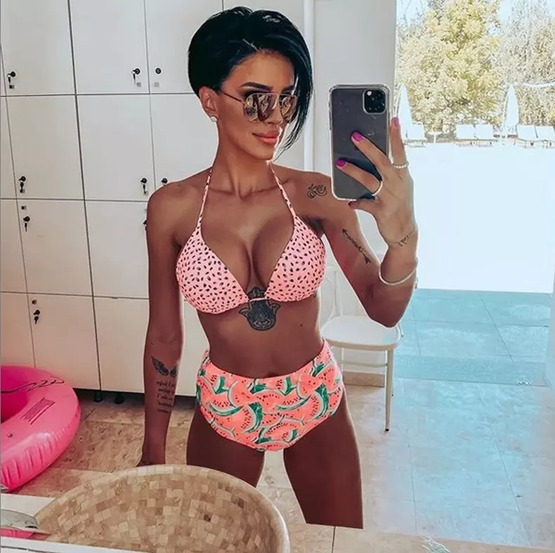 Adelina-Pestritu-costum-baie1