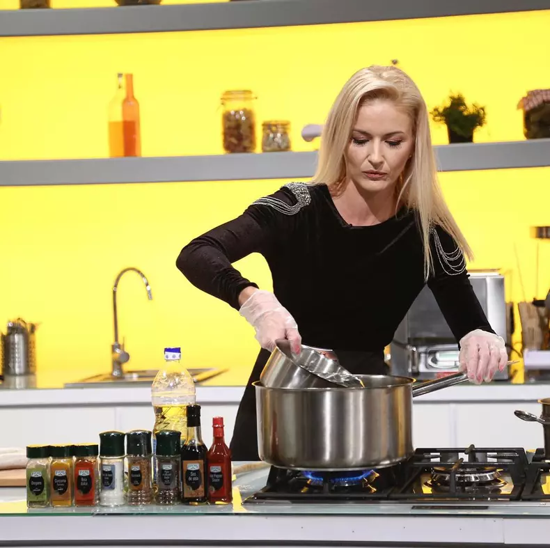 soția-lui-Mihai-Petre-Chefi-la-cutite1