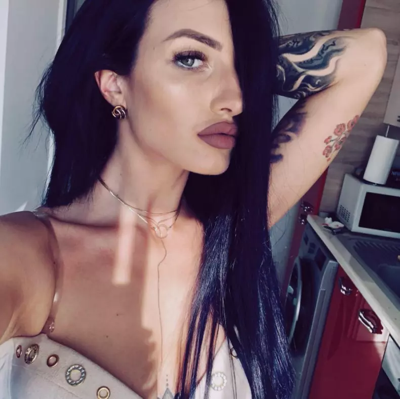 NTU3ZDI4YTAwYzVmNzEyMzA3ZDMyZDExZjdhNA.thumb_