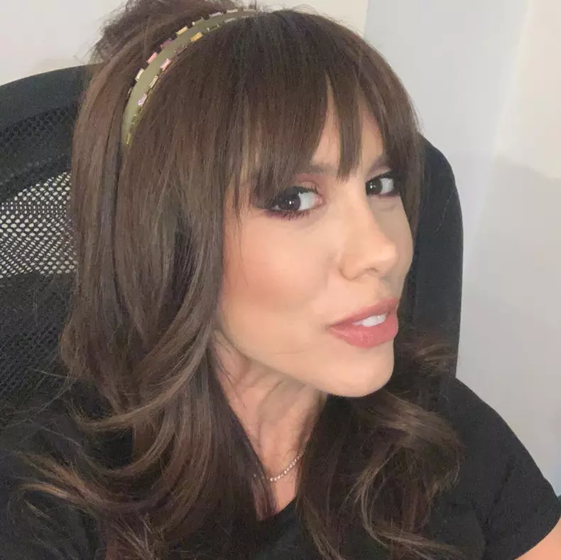 emisiune prezentata de denise