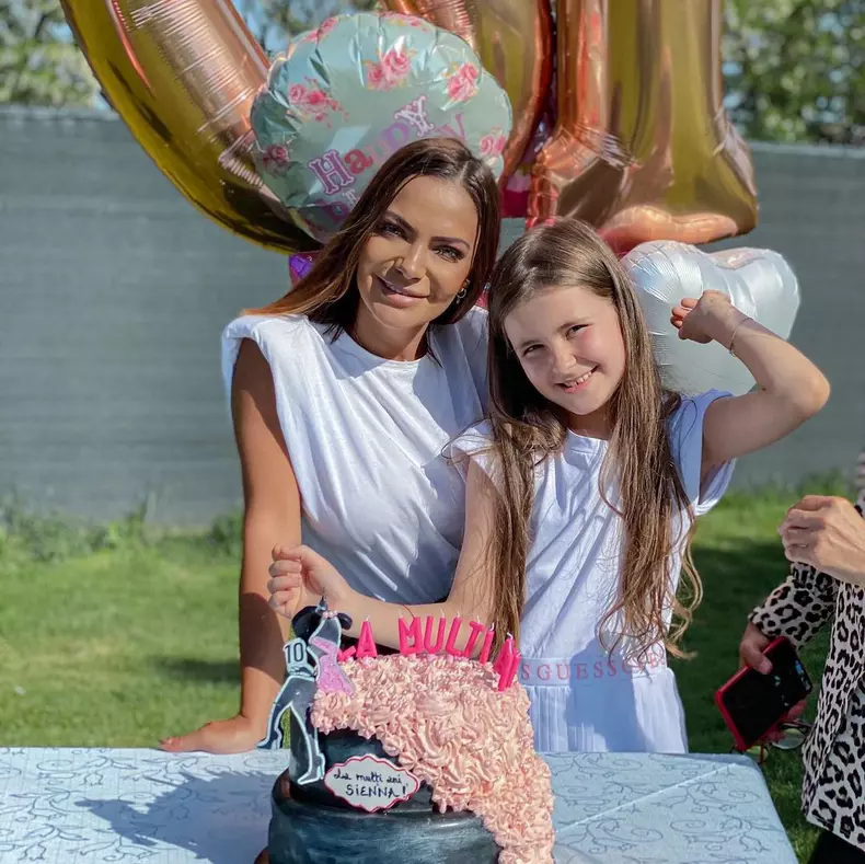 Andreea Antonescu și fostul soț, Traian Spak, au făcut partajul. Cu ce rămâne cântăreața după divorț