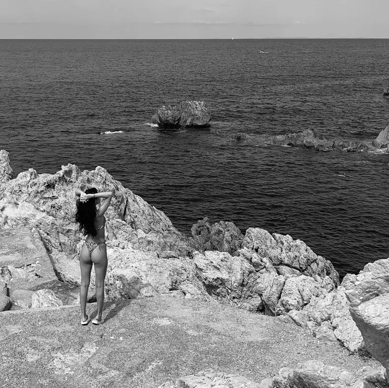 Fotografia îndrăzneață postată de fiica lui Sorin Bontea online. Cum s-a pozat Miruna în vacanța din Spania (11)