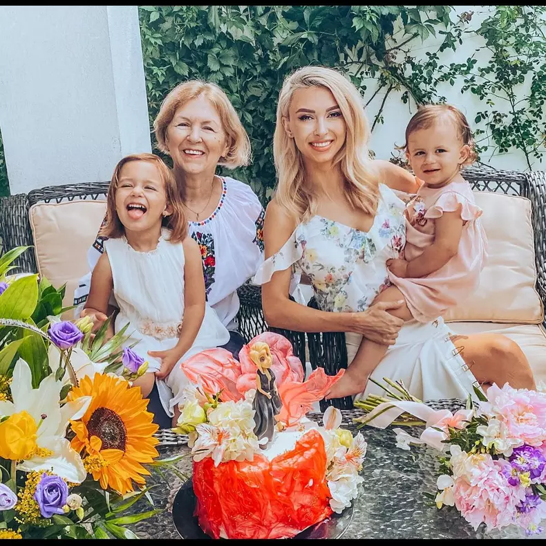 Andreea Bălan, mama și fiicele ei