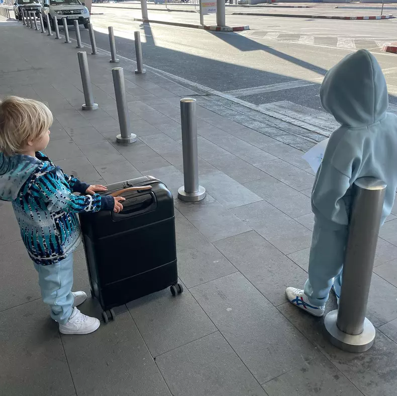 adela-popescu-in-aeroport-2