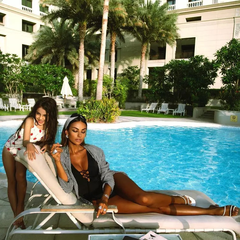 Mădălina Ghenea, ședință foto specială în costum de baie. Cine a fost fotograful. „Nimic nu poate deveni mai personal decât asta”