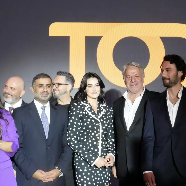 esra-bilgic-si-birkan-sokullu-pe-care-ii-vedeti-la-netflix-au-un-nou-proiect-impreuna-8