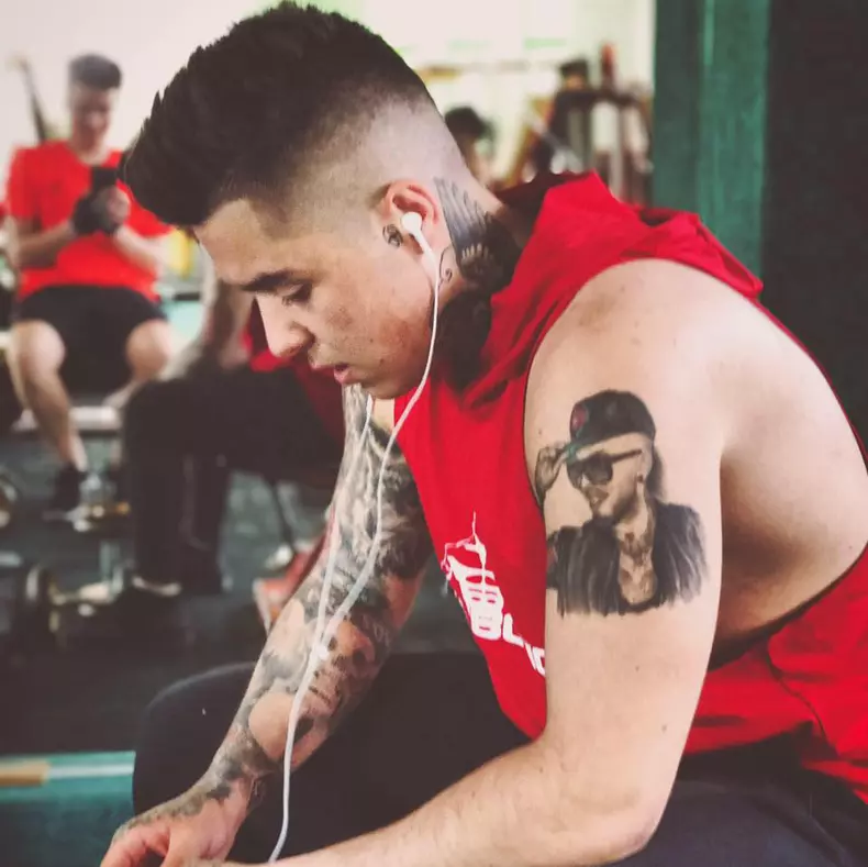 Lino Golden a fost împușcat, pe scenă, cu un pistol cu bile