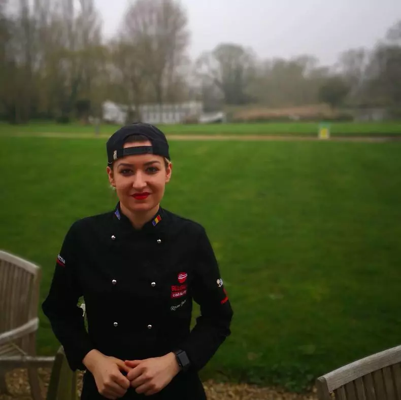 Cine-e-Roxana-Belnche-Chefi-la-Cutite2