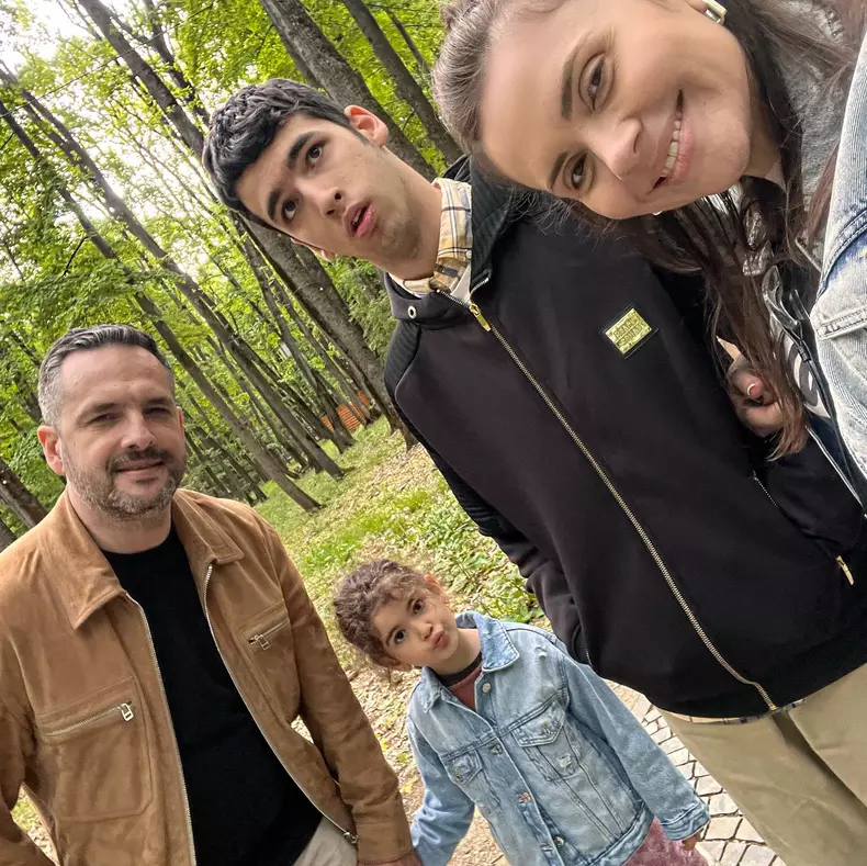 Cristina Siscanu impreuna cu copiii ei