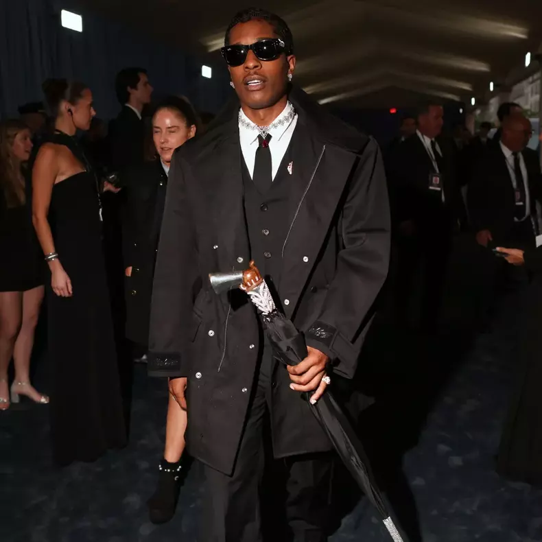 metgala2025-streetstyle-philoh-3-1024x1024-1.webp