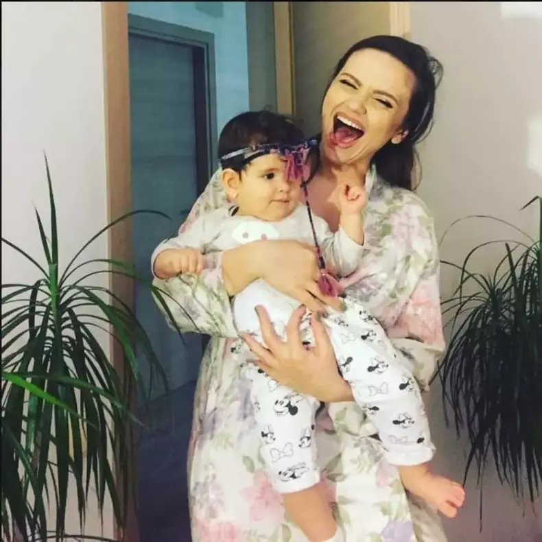 cristina-siscanu-si-fiica-ei-1024x1024-2