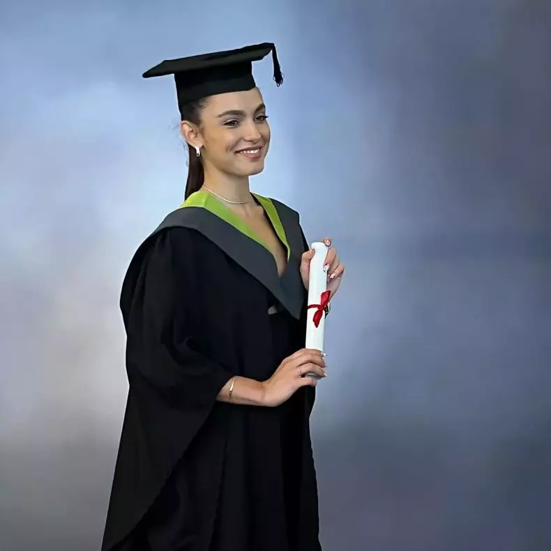 Alexia-Eram-a-absolvit-facultatea-4