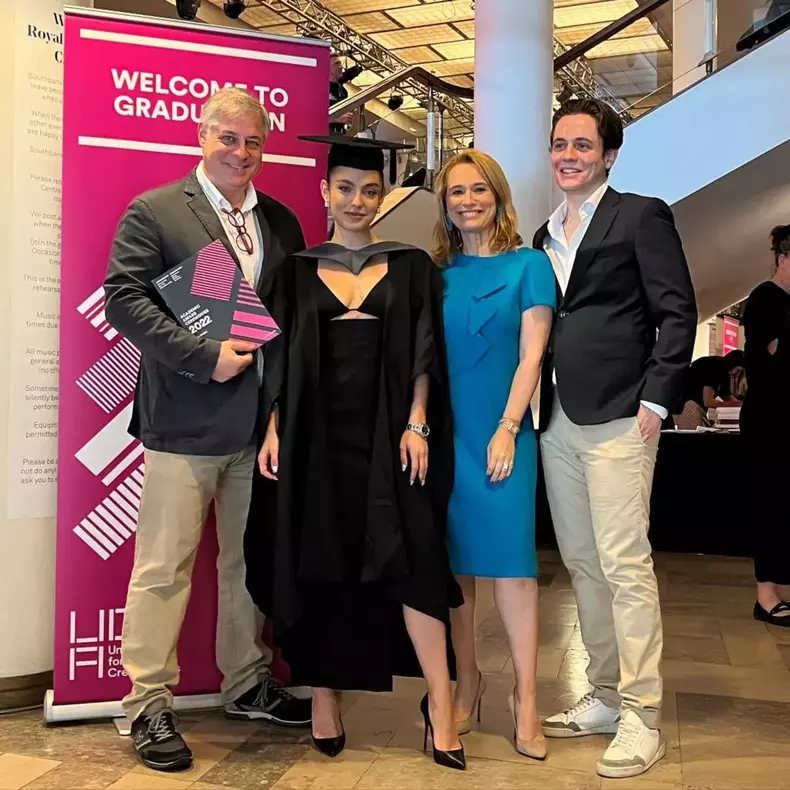 Andreea-Esca-salariu-16