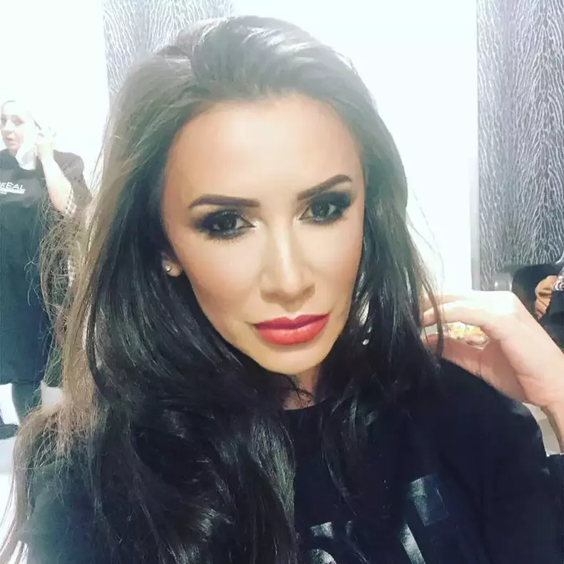 Cine-este-Mara-Banica-5