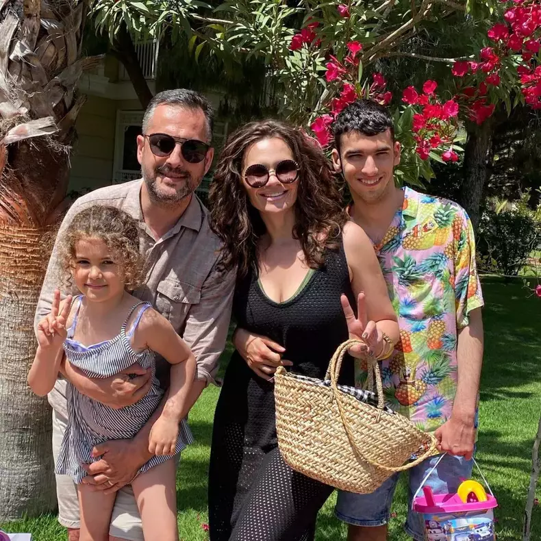 cristina-siscanu-9-1024x1024-1