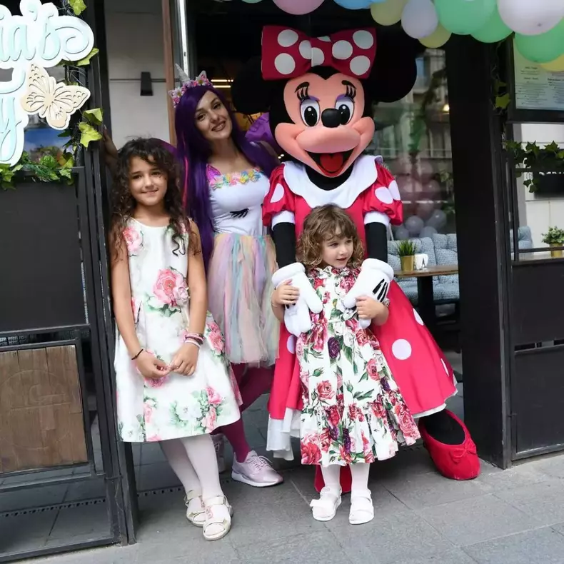 elena-basescu-si-catalin-tomata-impreuna-la-doi-ani-de-la-despartire-5-1024x1024-1