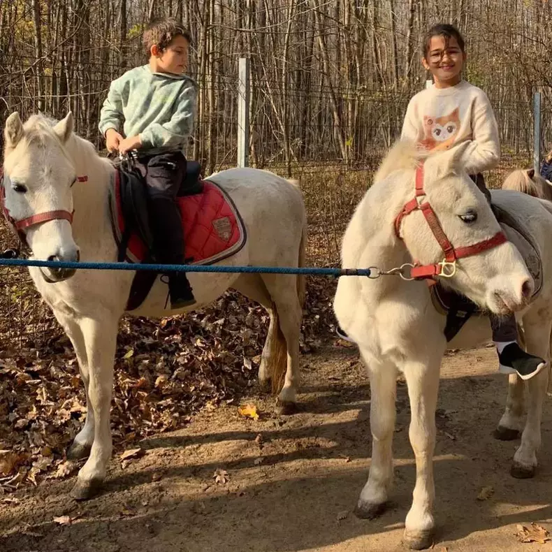 maria-basescu-nepoti-echitatie-1