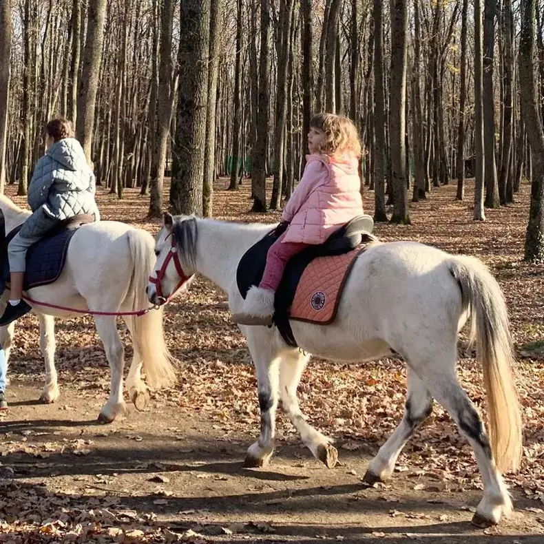 maria-basescu-nepoti-echitatie-3