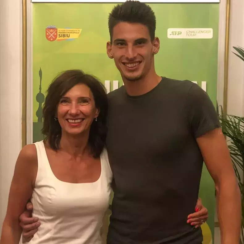 snapinsta.app_69775491_1160310707505088_7850946233686891500_n_1080