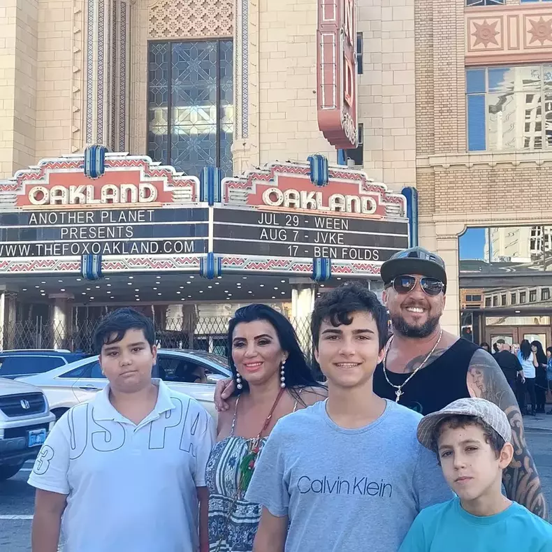 adriana-bahmuteanu-si-baietii-sai-1