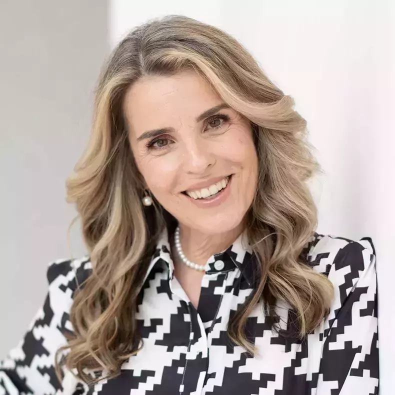cristela-georgescu-foto-facebook-cristela-elena-georgescu-imputerniciri