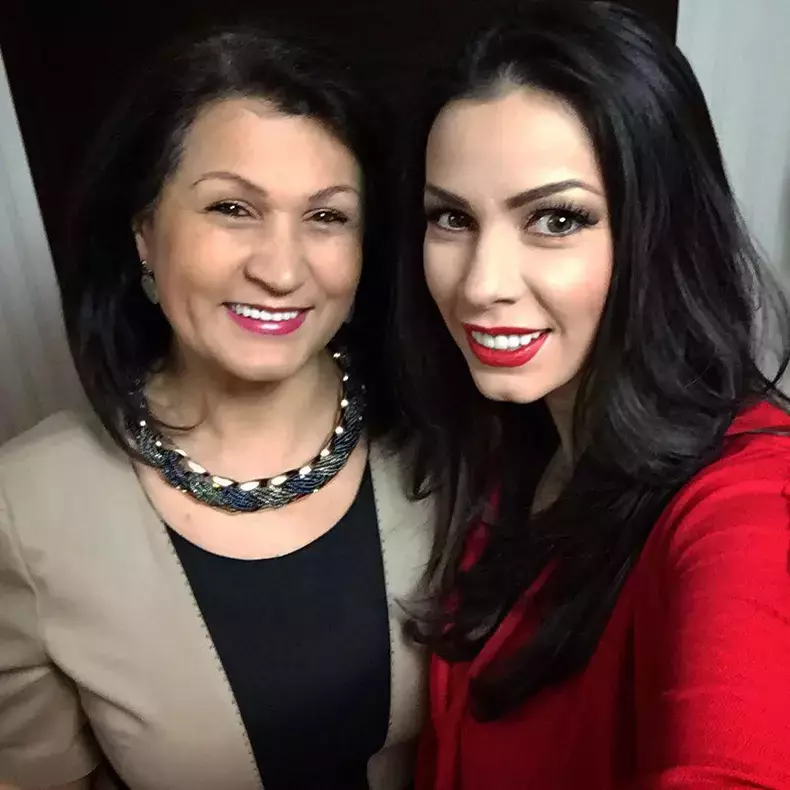 Nicoleta Luciu mama3
