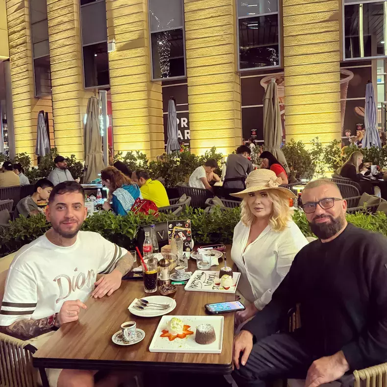 fulgy si familia lui