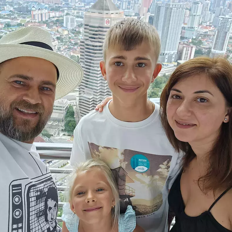 cosmin-selesi-si-familia-1