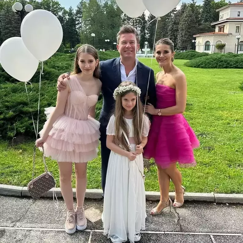 pavel-bartos-sotie-fiice-familie-4