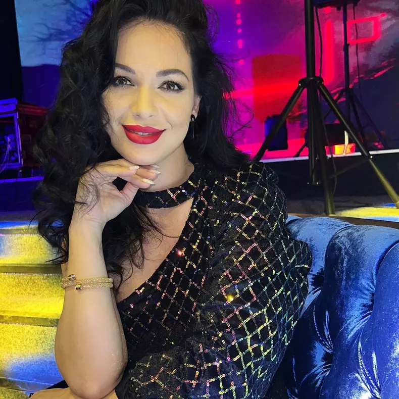 deea-maxer-despre-cum-i-s-a-schimbat-viata-dupa-divortul-de-dinu.-artista-nu-mai-este-singura-1