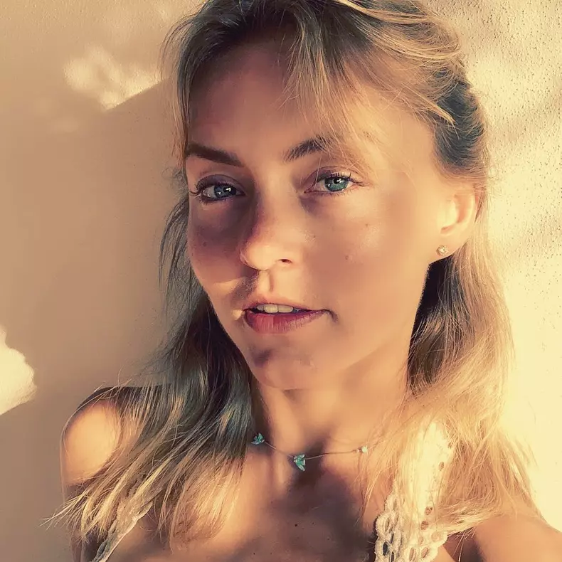 57CB06E0-99A7-4D56-9086-64FB4D857E4E