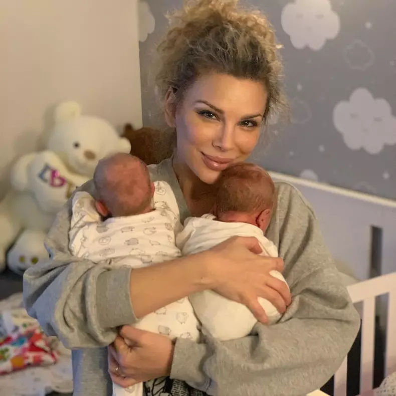 Alina și Ilan Laufer și-au dus gemenii născuți prematur la prima ședință foto (4)