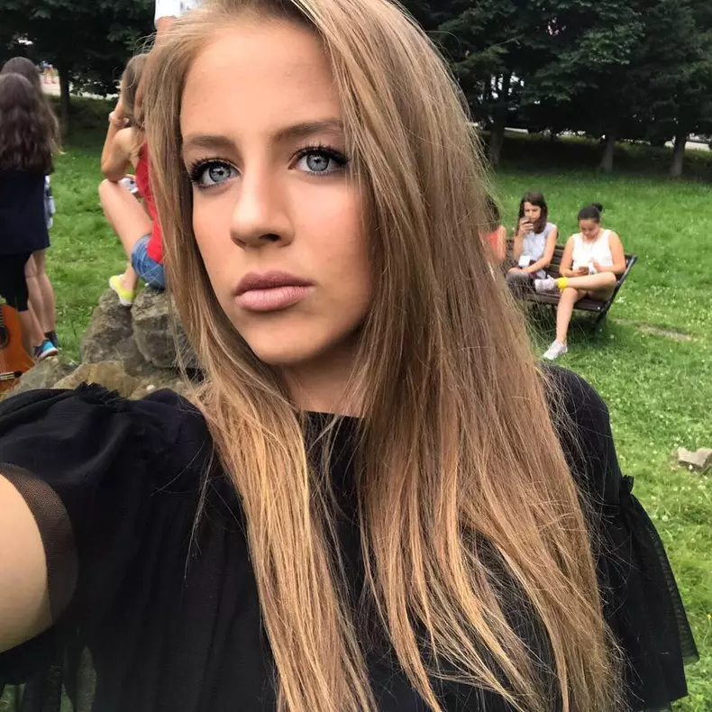 Cum arată astăzi Jennifer Dumitrașcu. Carina din serialul Îngerașii are 19 ani (2)