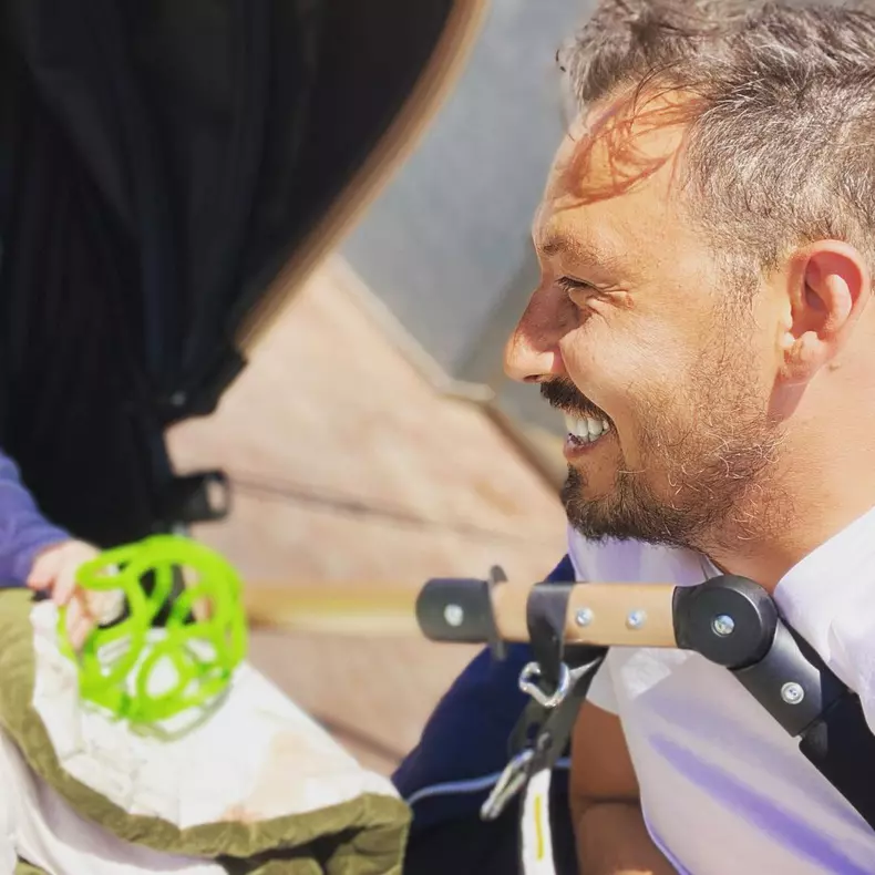 Ștefan Stan și soția lui și-au botezat fetița. Primele imagini de la eveniment