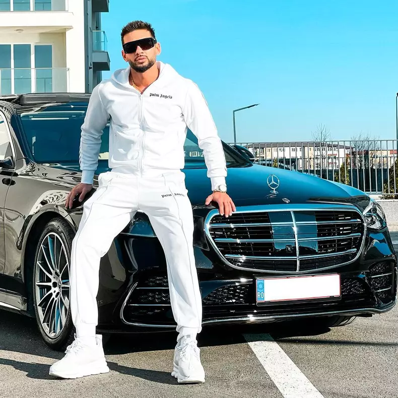 Dorian Popa conduce o mașină electrică (3)