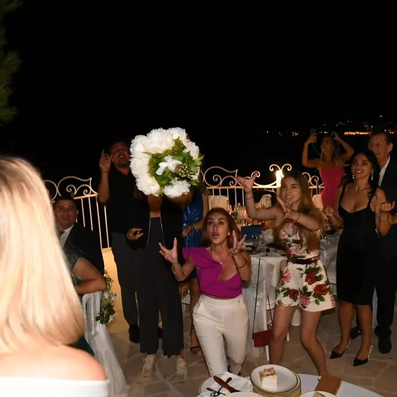 Denisa Tănase, solista de la Bambi, s-a căsătorit în secret.