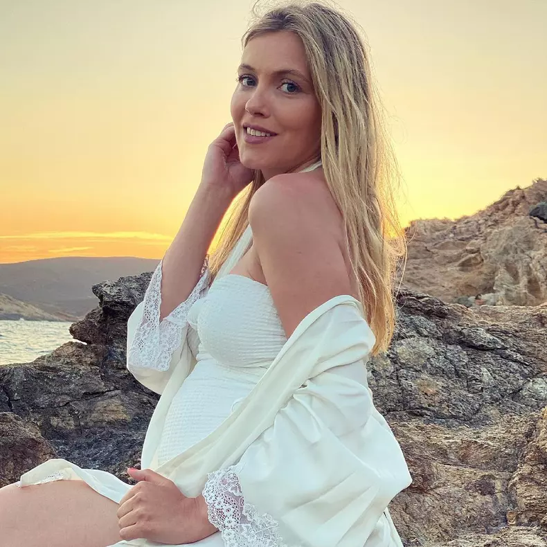 Andreea Ibacka, ședință foto în vacanță. Însărcinată în al doilea trimestru, actrița a plecat în Grecia (4)