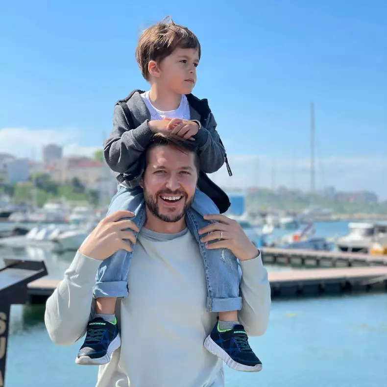 Ce dezvăluiri a făcut Jorge despre David, fiul lui în vârstă de 4 ani. „Se joacă cu mașinile, dar și cu păpușile” (5)