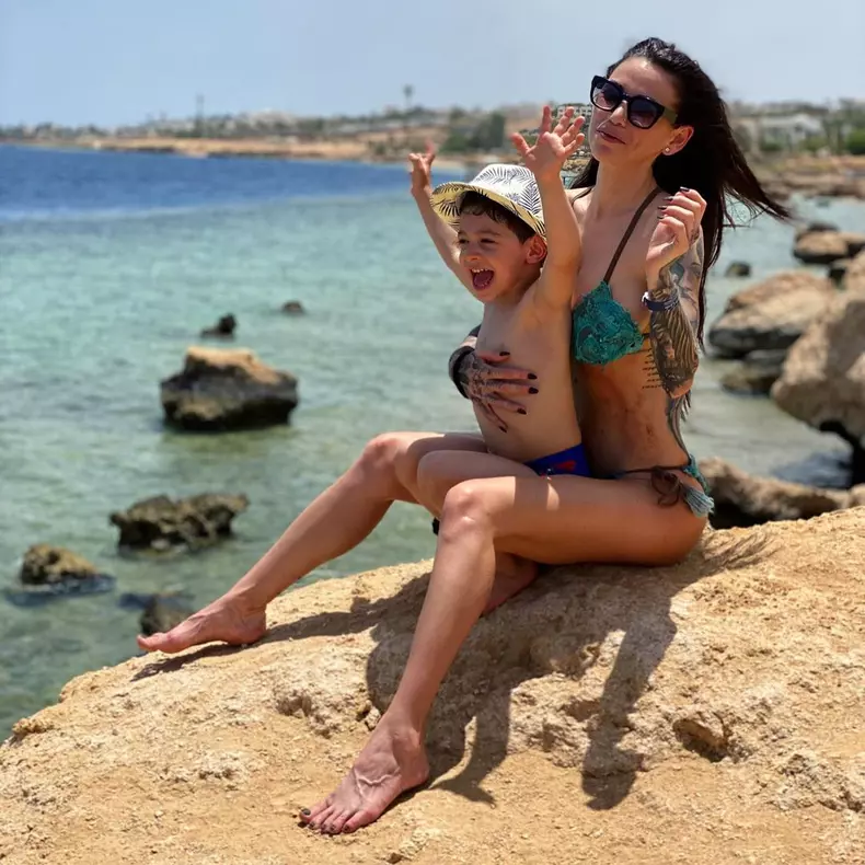 Roxana Vancea, însărcinată în aproape patru luni, poze în costum de baie în vacanța din Egipt. Fericire (2)