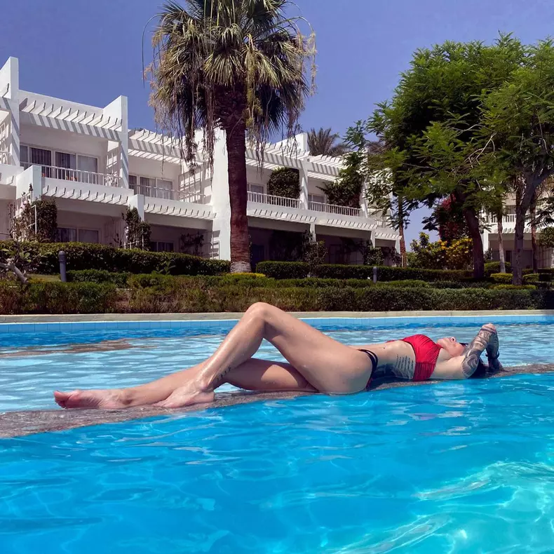 Roxana Vancea, însărcinată în aproape patru luni, poze în costum de baie în vacanța din Egipt. Fericire (5)