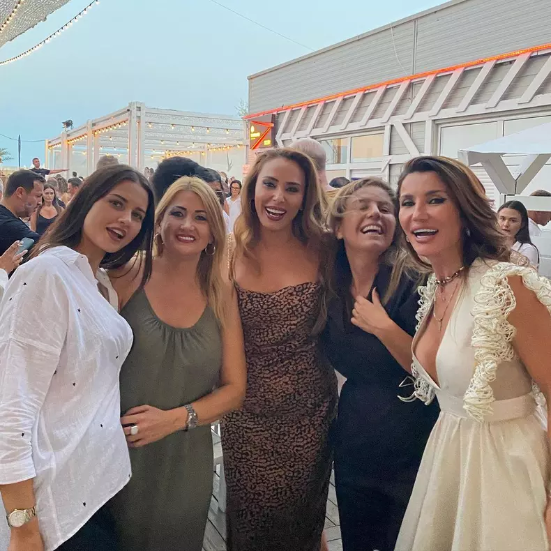 Cu cine și-a petrecut Iulia Vântur ziua de naștere. Vedeta de 41 de ani a fost departe de Salman Khan (1)