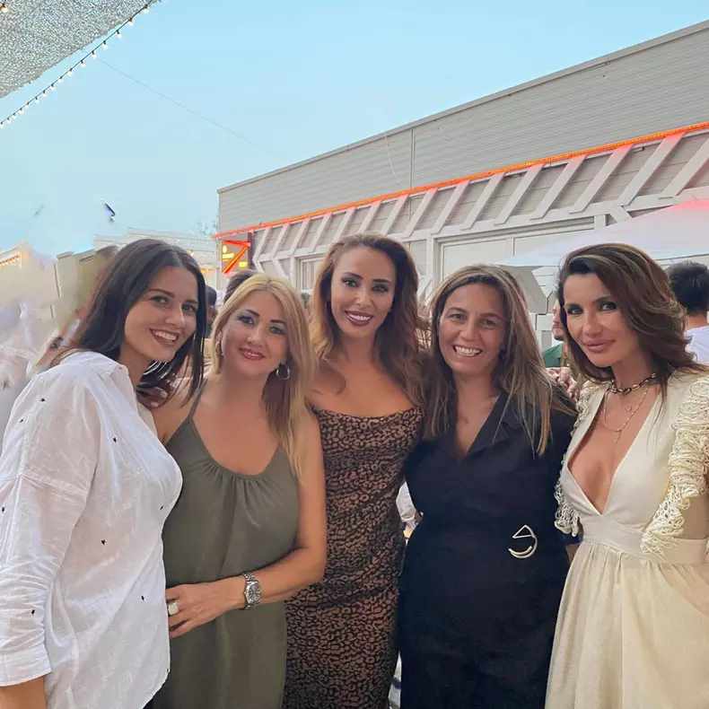 Cu cine și-a petrecut Iulia Vântur ziua de naștere. Vedeta de 41 de ani a fost departe de Salman Khan (3)