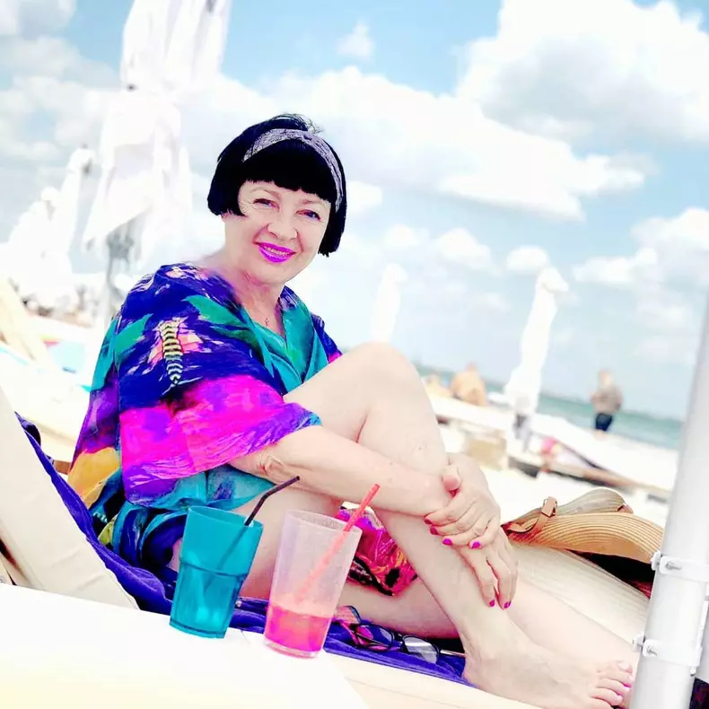 Neti Sandu se relaxează pe malul mării. Cu cine e în vacanță prezentatoarea horoscopului de la Pro TV (6)